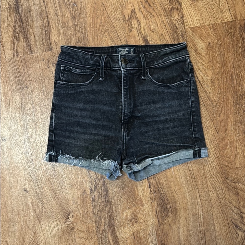 Abercrombie & Fitch Black Simone High Rise Short. 25/0.